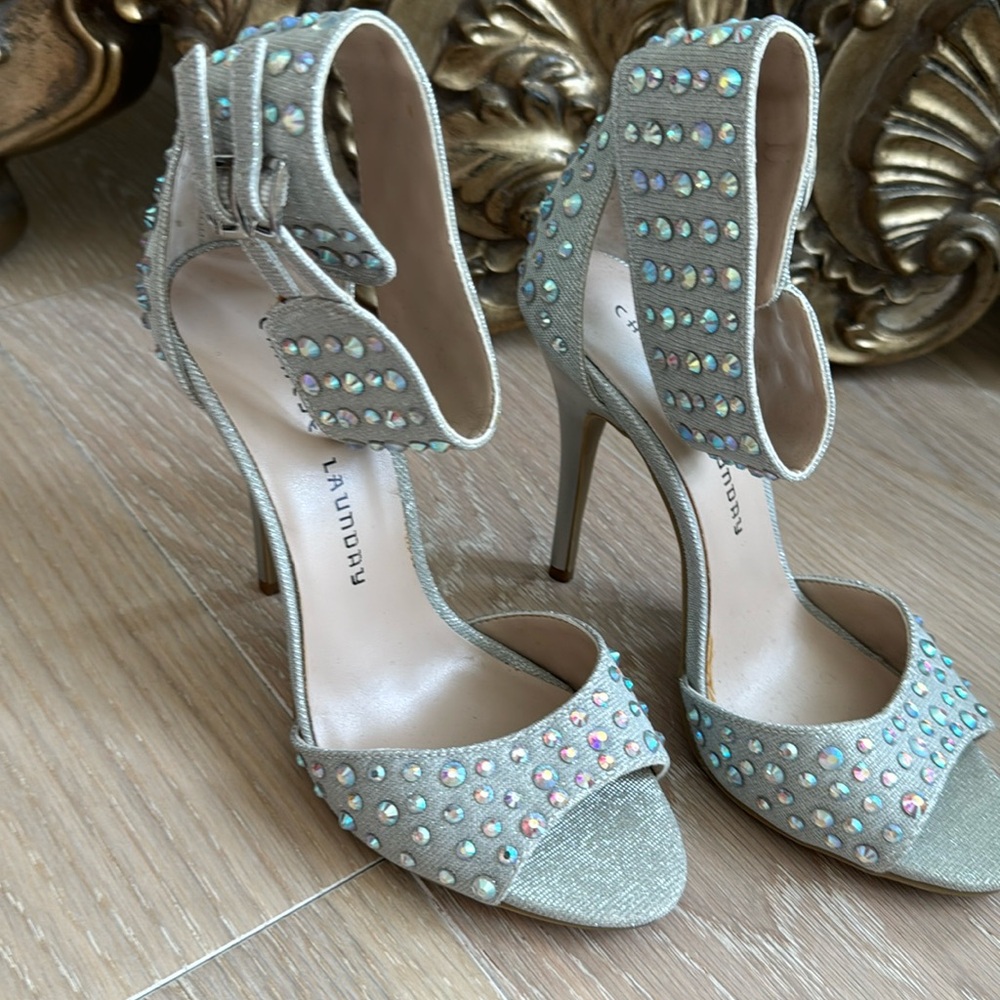 SOLD💢Chinese laundry silver sandals with rhinestones size 7 brand new